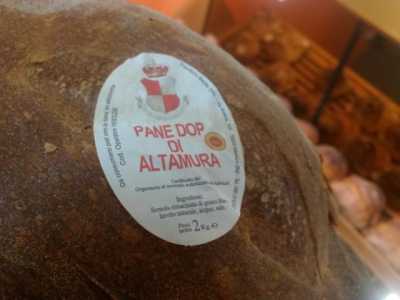 Il pane di Altamura con il bollino che ne certifica la Denominazione di origine protetta attribuita dall'Unione europea